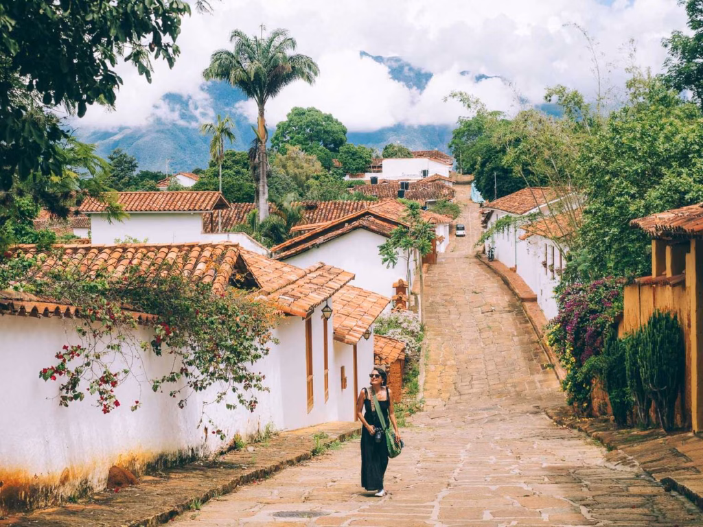 A cobbled street of whitewashed houses in Barichara