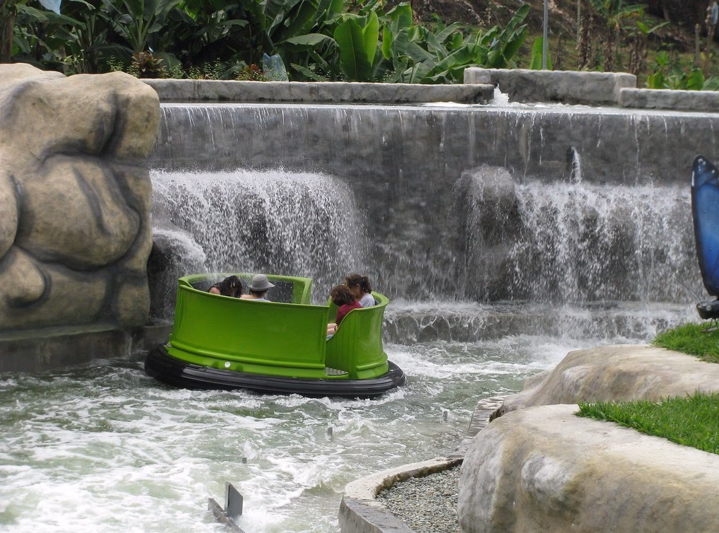 Visitors on a water ride at Parque del Cafe