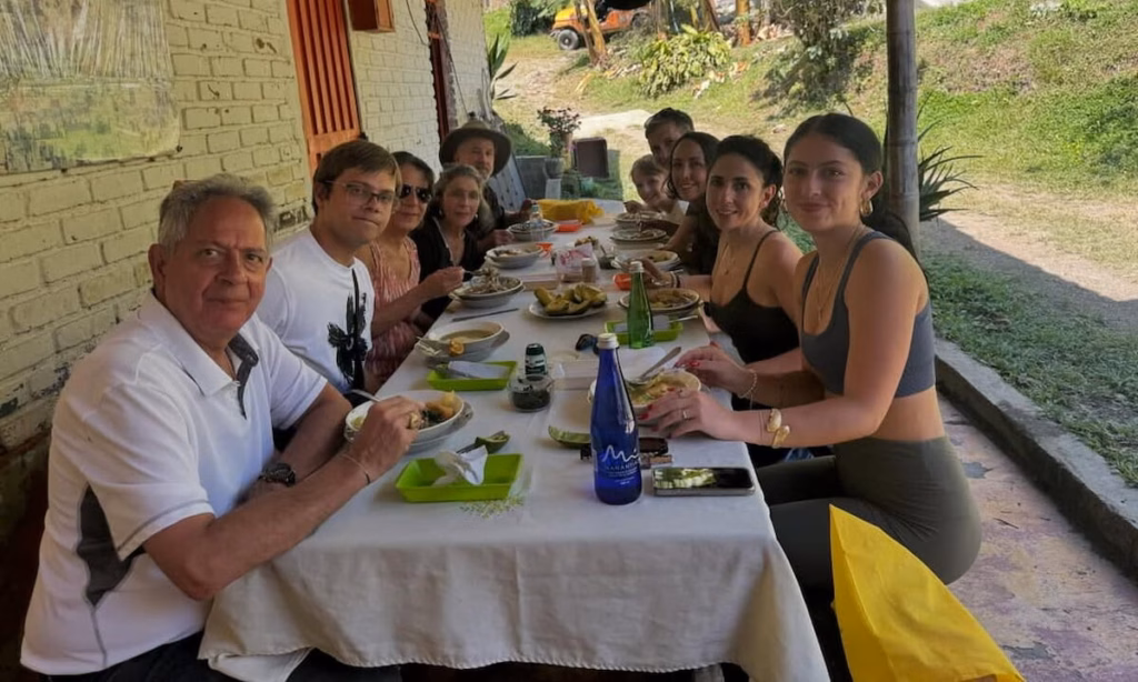 Travellers at a long table for a traditional lunch at a coffee farm in Quindio