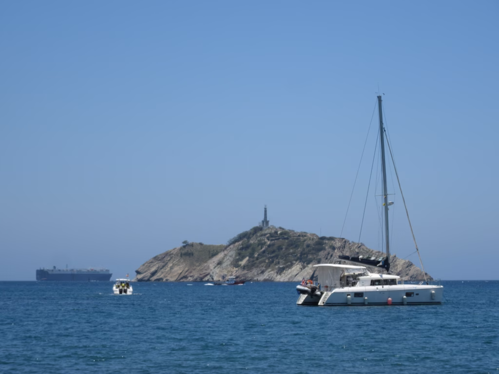 A boat off the headland at the entrance to Santa Marta bay